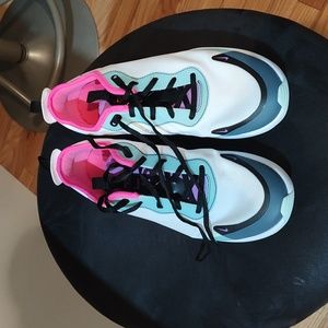 Women's Nike Air max sneakers barely worn